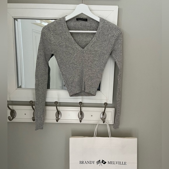 Brandy Melville crop sweater - Picture 1 of 4
